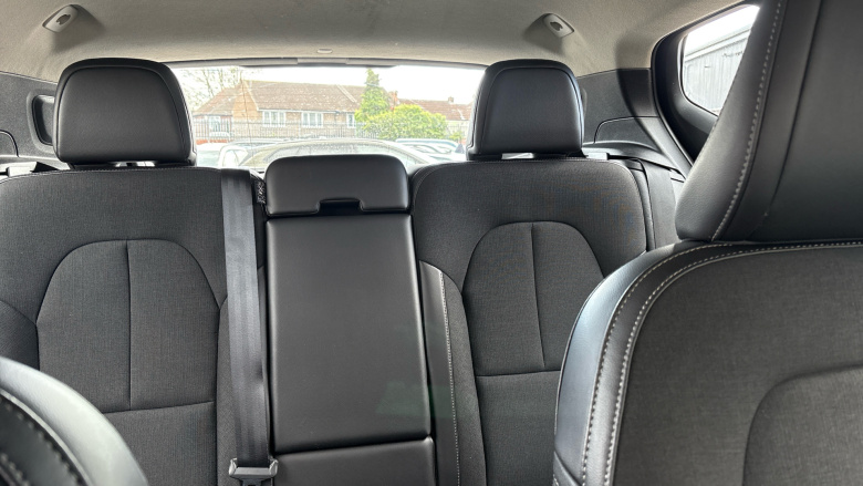 Volvo Xc40 2.0 T4 Momentum 5dr AWD Geartronic Petrol Estate